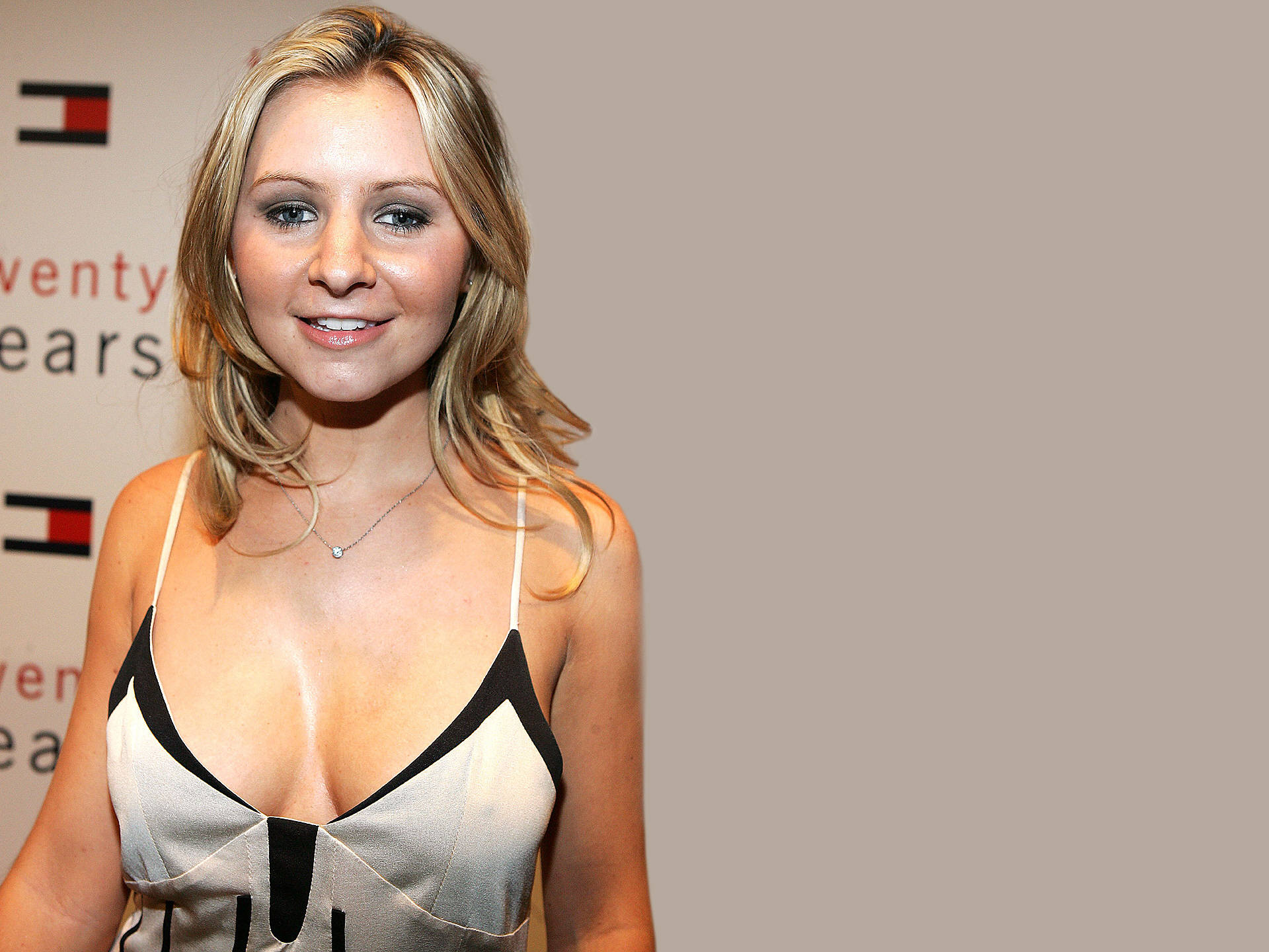 Beverley Mitchell in Bikini - Body, Height, Weight, Nationality, Net Worth,...