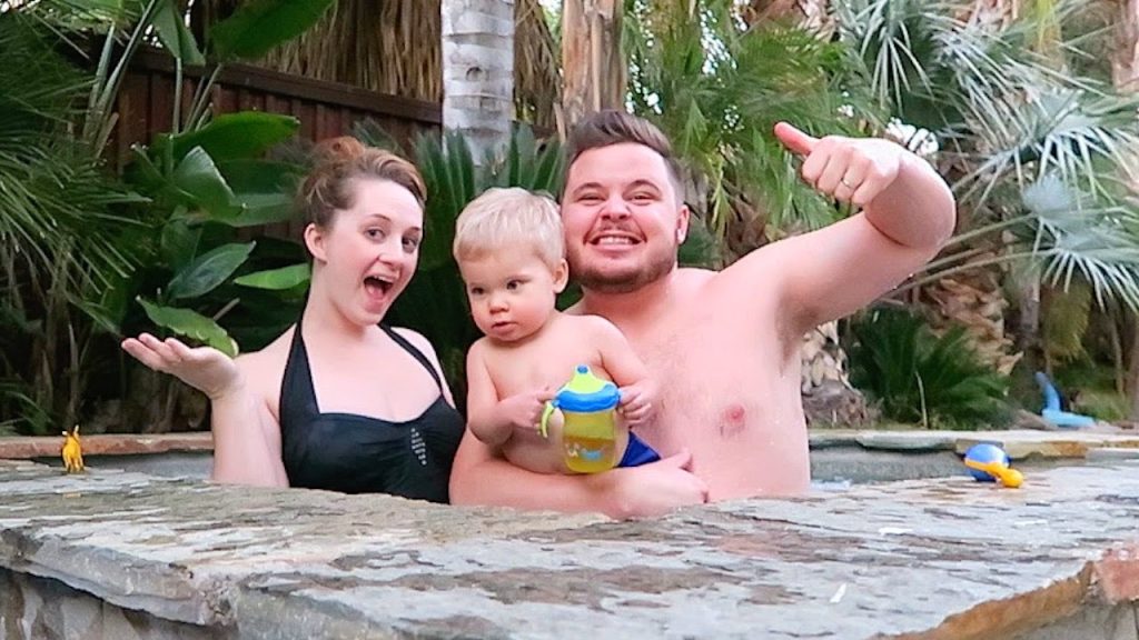 Daily Bumps Bikini Body Height Weight Nationality Net Worth