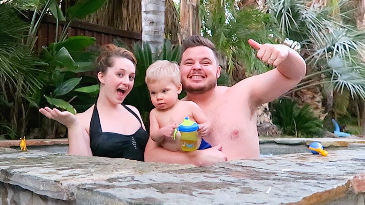 Daily Bumps Bikini Body Height Weight Nationality Net Worth