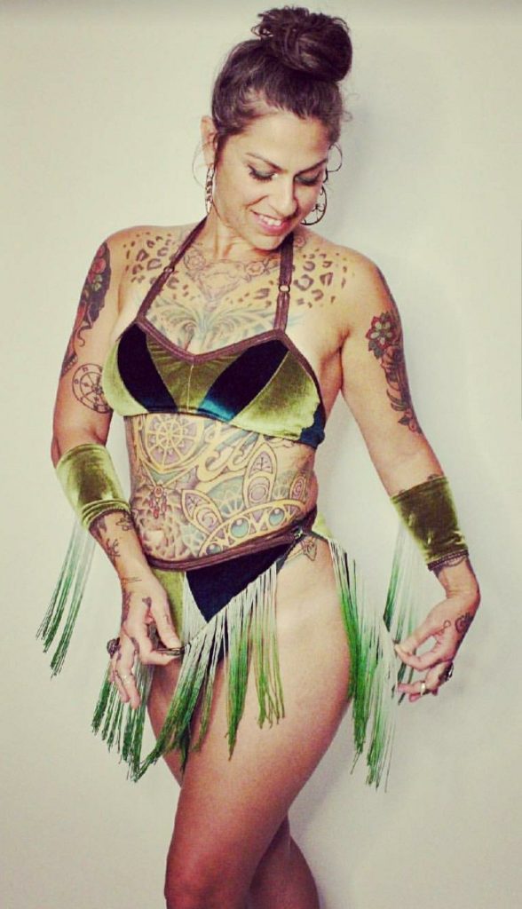 Bikini danielle colby Danielle Colby