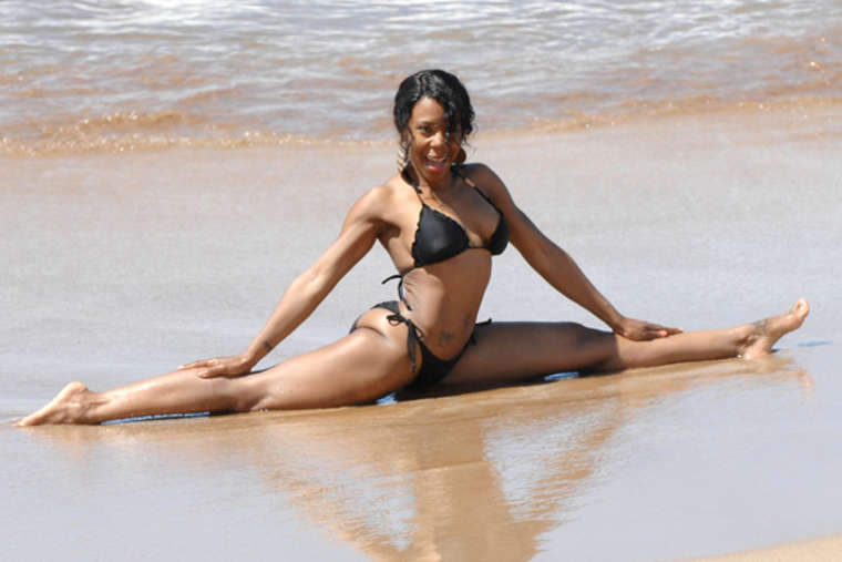 Andrea Kelly Bikini Photo