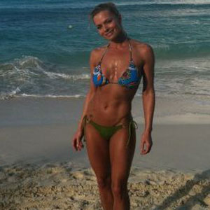 Jaime Pressly bikini pic