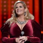 Trisha Yearwood Body Height Weight Nationality Net Worth