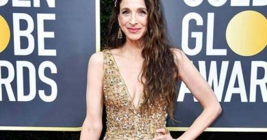 Marin Hinkle Body Height Weight Nationality Net Worth
