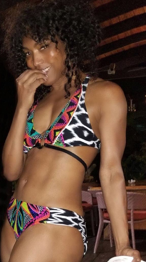 Angela Bassett bikini pic