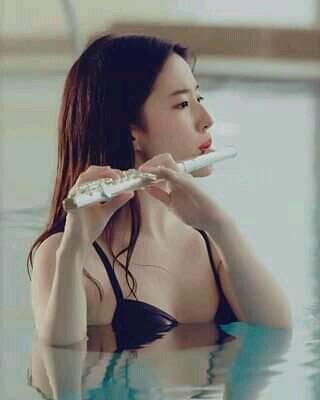 Liu Yifei Bikini Photo