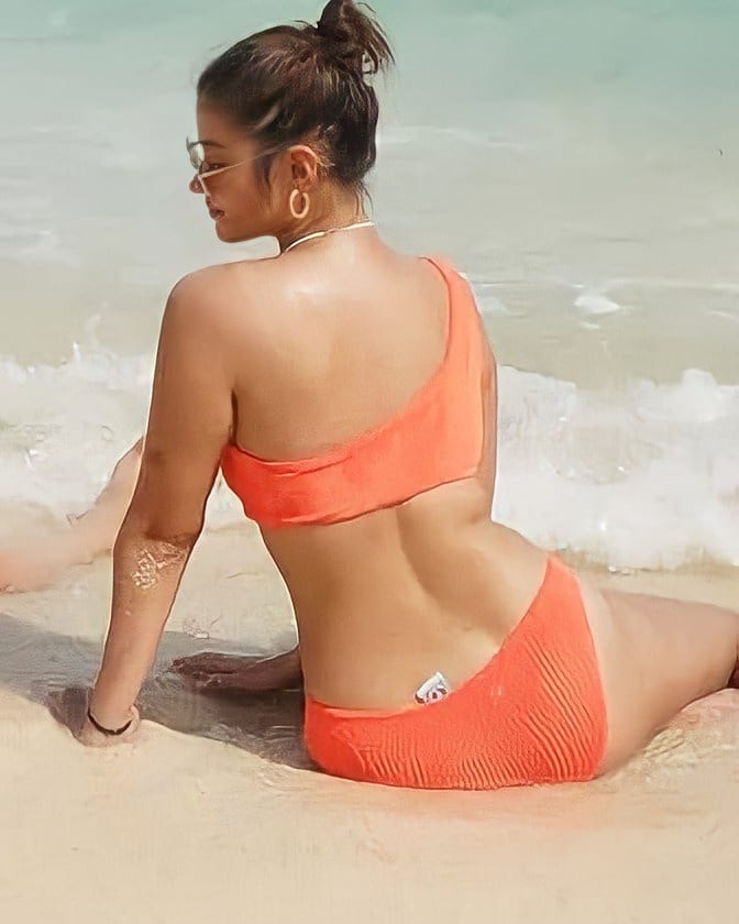 Liza Soberano Bikini