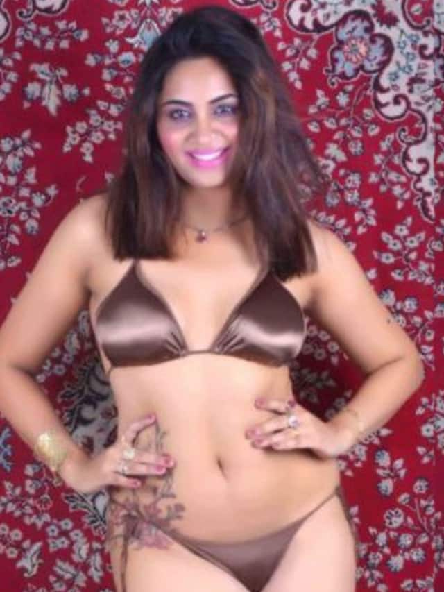 Arshi Khan Bikini Photo